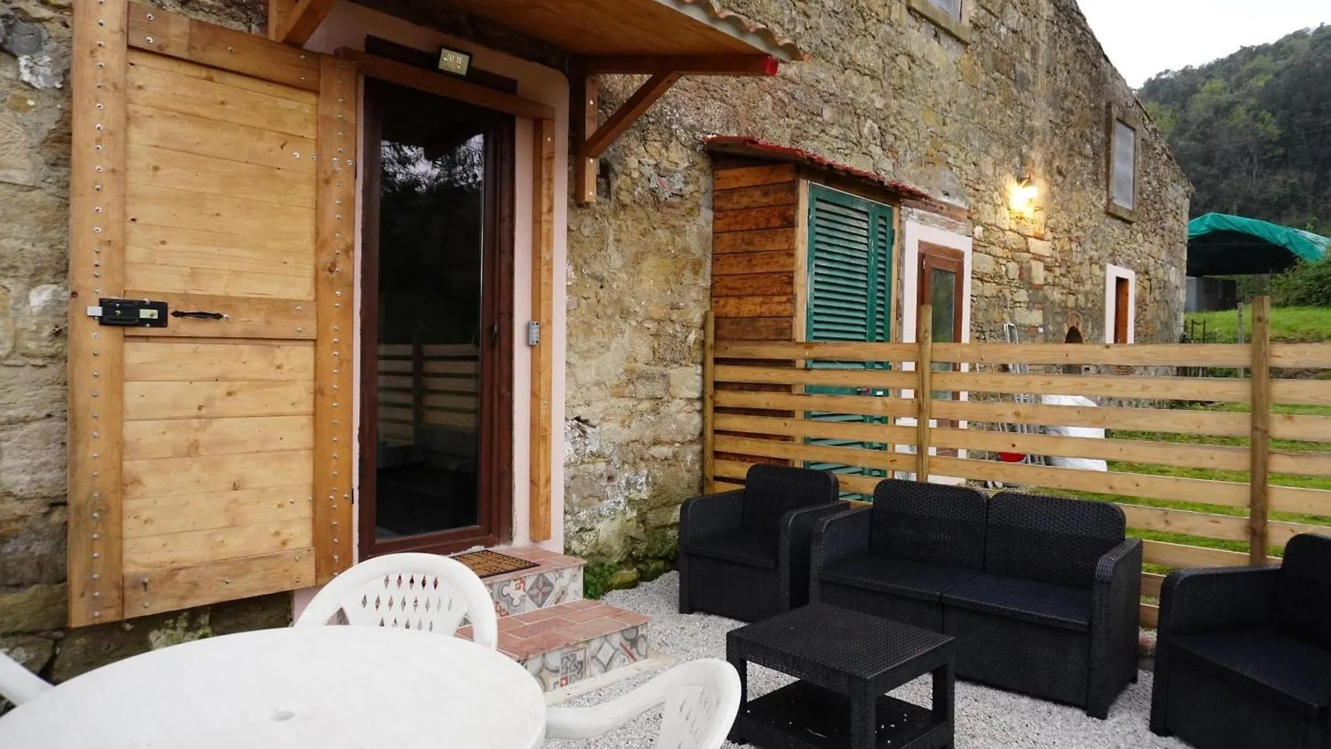 Apartment In Tuscan Farmhouse Livorno